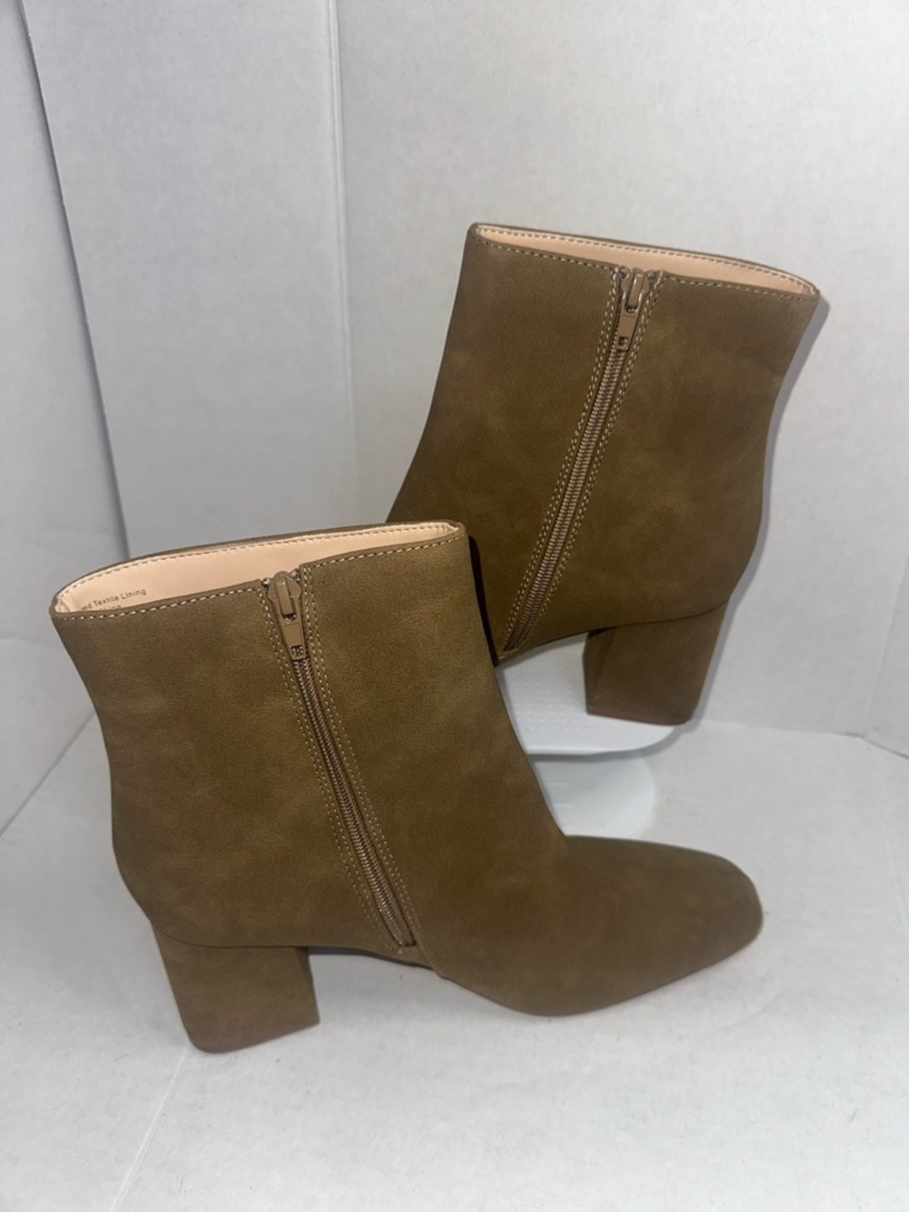 Journee Collection Women's dark green suede ankle boots size 9 1/2